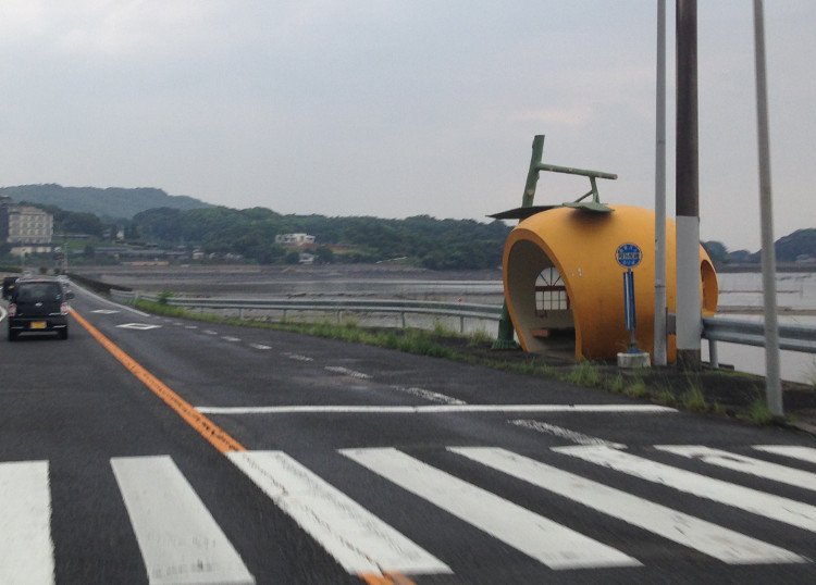 長崎の小長井　フルーツバス停　カキ