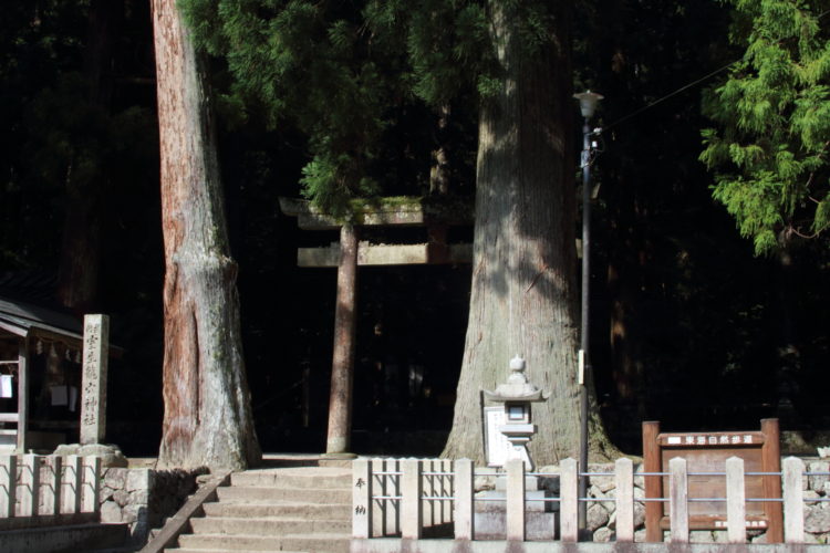 室生龍穴神社入口
