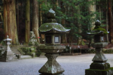 室生龍穴神社の灯篭